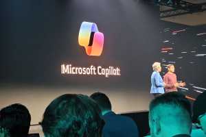 Windows chief sees AI bridging the cloud, PCs