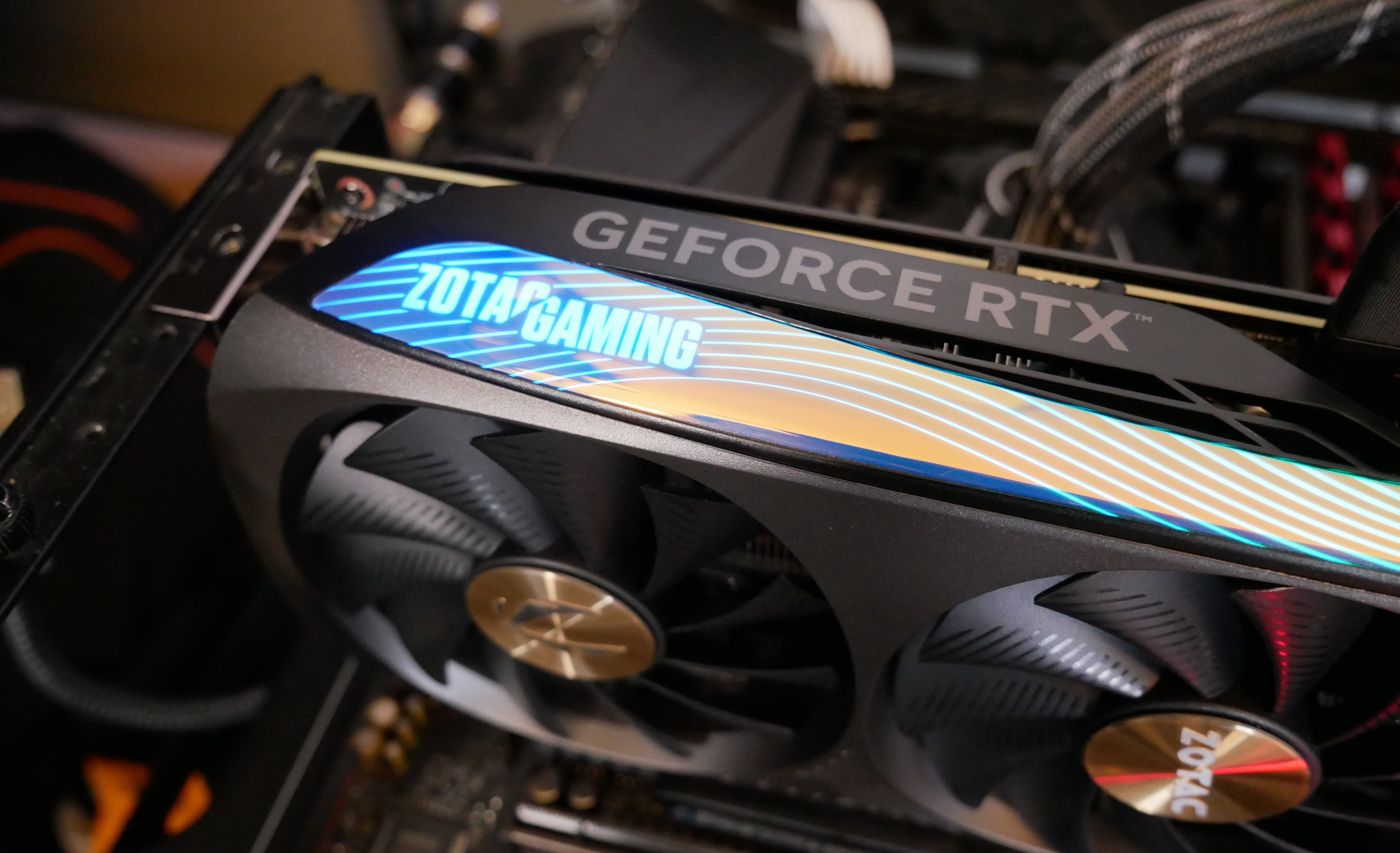 GeForce RTX 4070 Amp Airo